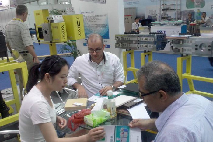 Meeting Customer in Chinaplast 2013